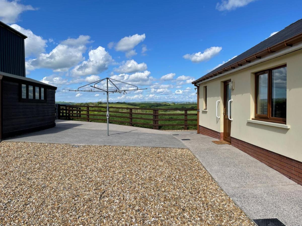 Sunny Bank- Countryside Escape With Private Hot Tub And Countryside Views Vila Carmarthen Exterior foto