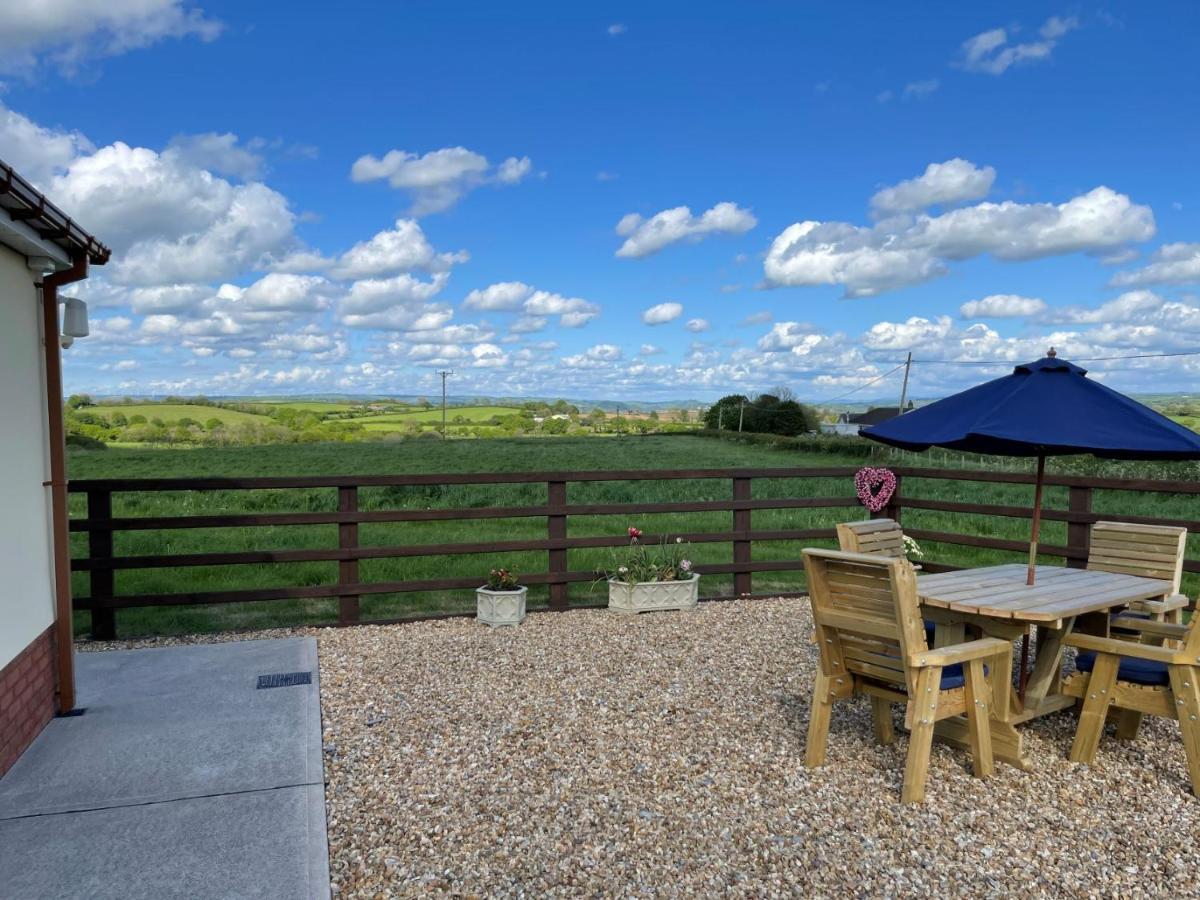 Sunny Bank- Countryside Escape With Private Hot Tub And Countryside Views Vila Carmarthen Exterior foto